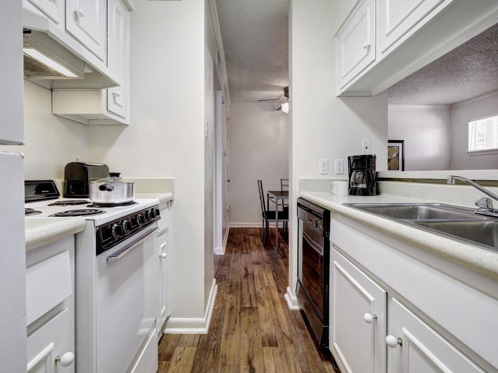 4553 Guadalupe St #2br Property Photo 19