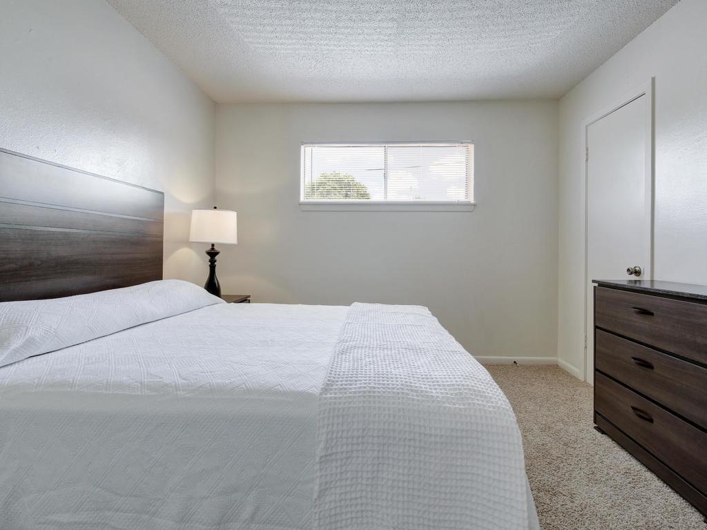 4553 Guadalupe St #2br Property Photo 23