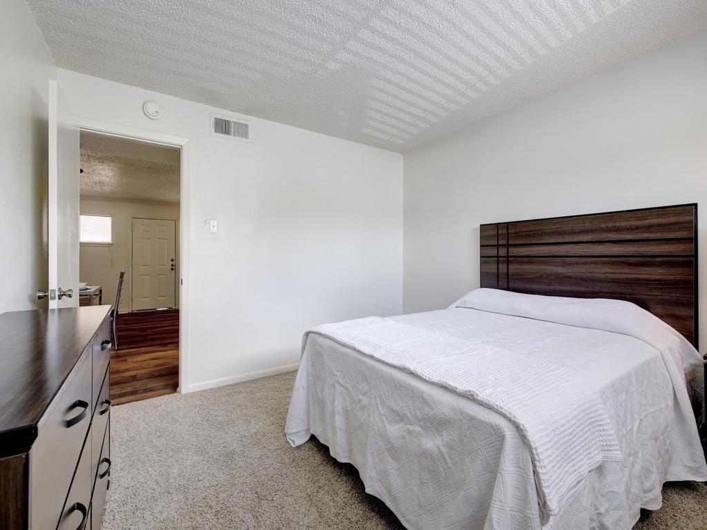 4553 Guadalupe St #2br Property Photo 25