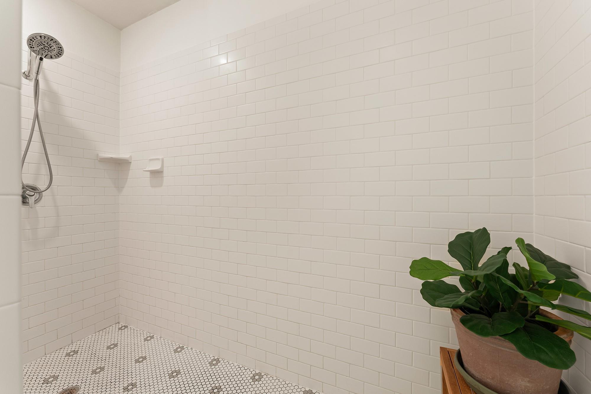 1204 W 22 1/2 St Property Photo 13