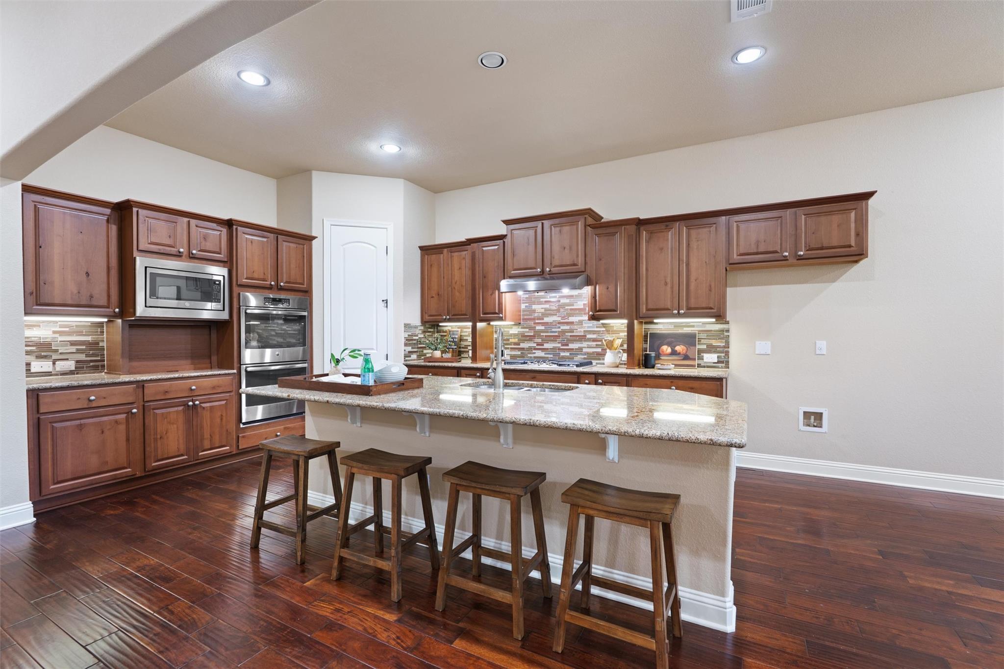 1913 Harvest Dance Dr Property Photo 10