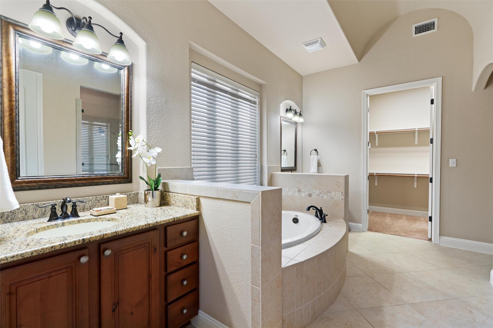 1913 Harvest Dance Dr Property Photo 18