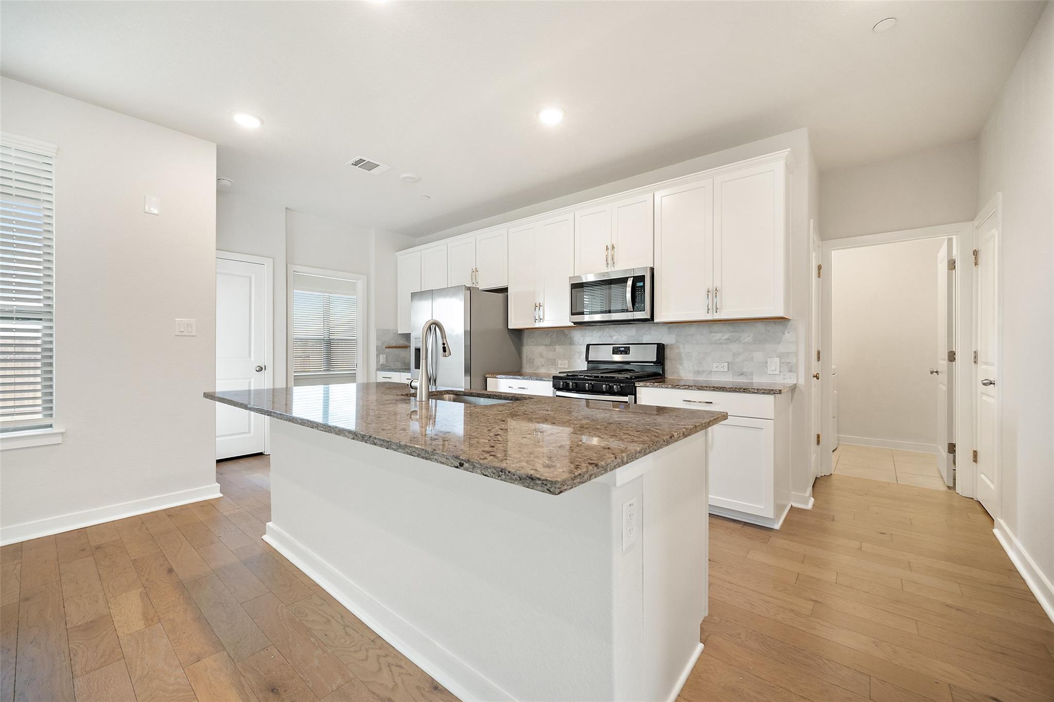 2500 Forest Creek Dr #603 Property Photo 4