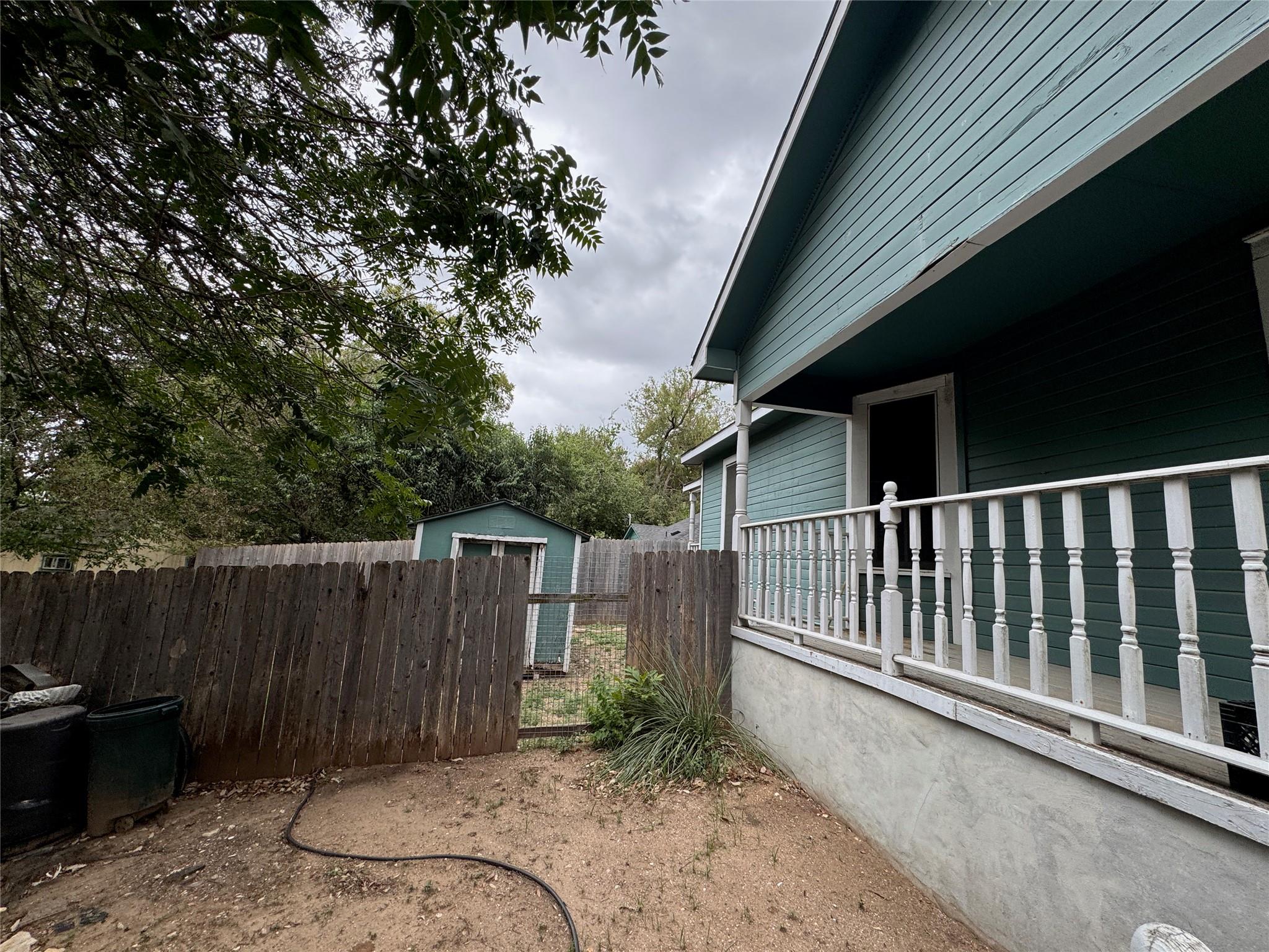 2503 Walter St Property Photo 2