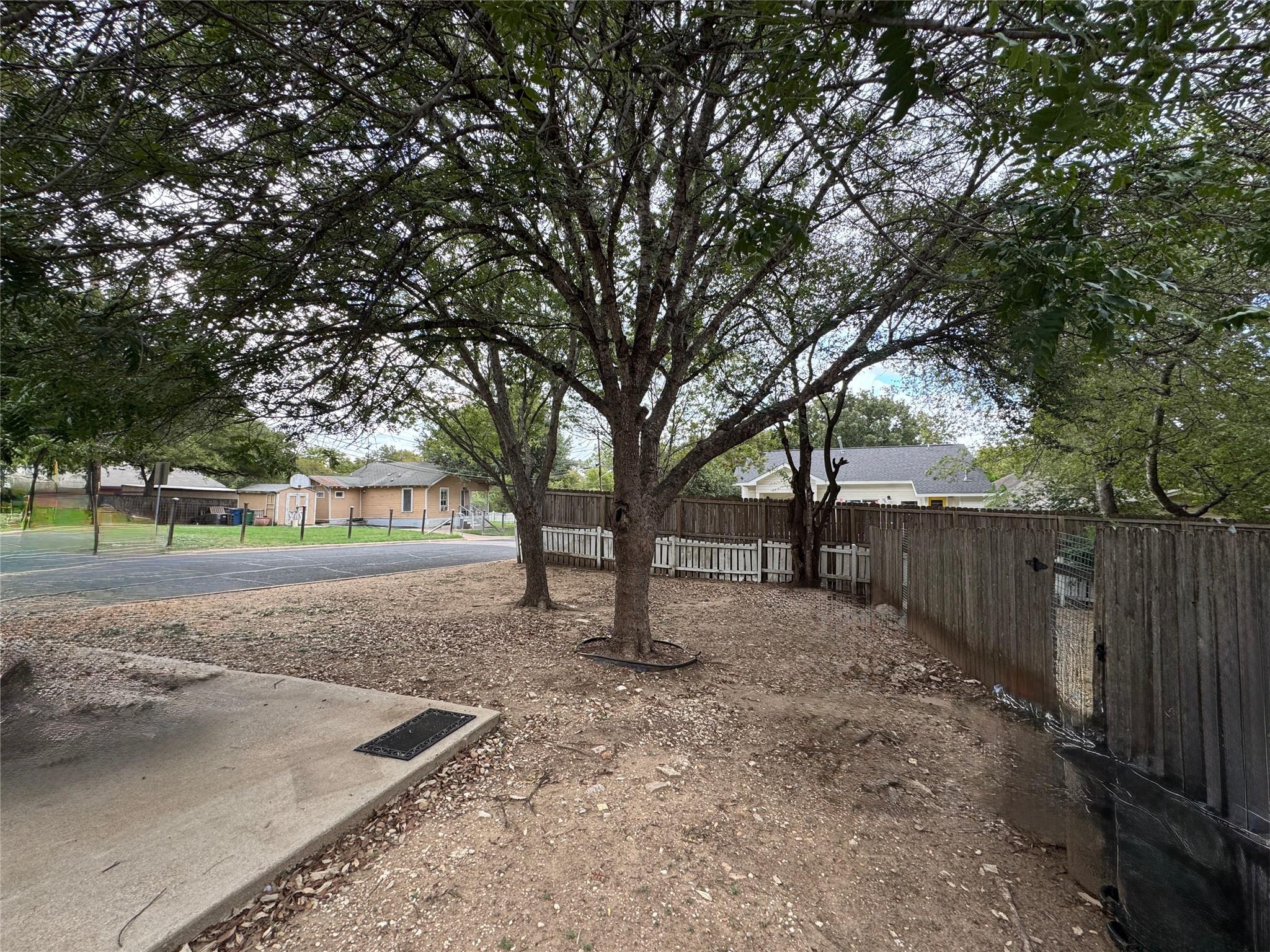 2503 Walter St Property Photo 3