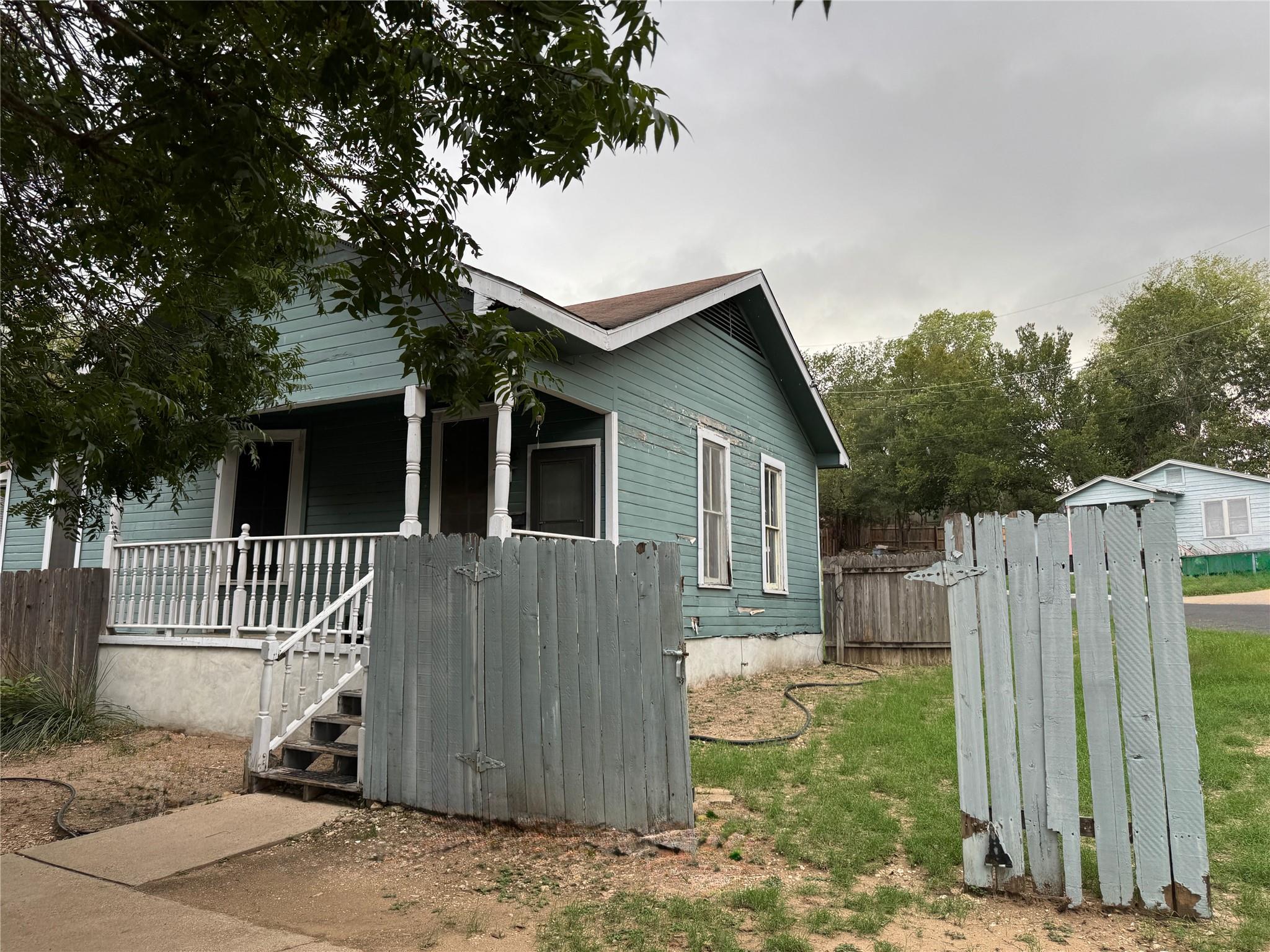 2503 Walter St Property Photo 5
