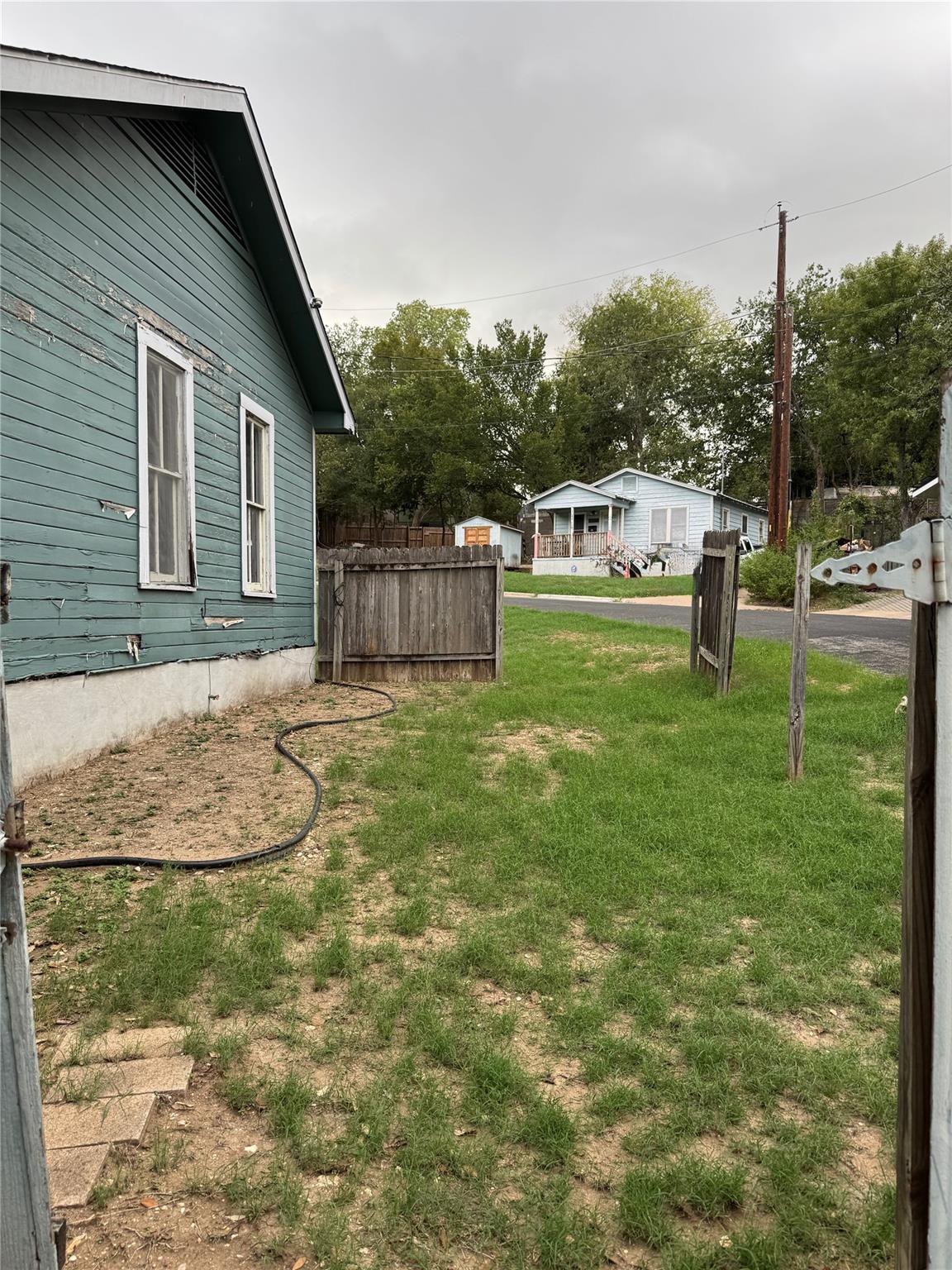 2503 Walter St Property Photo 6