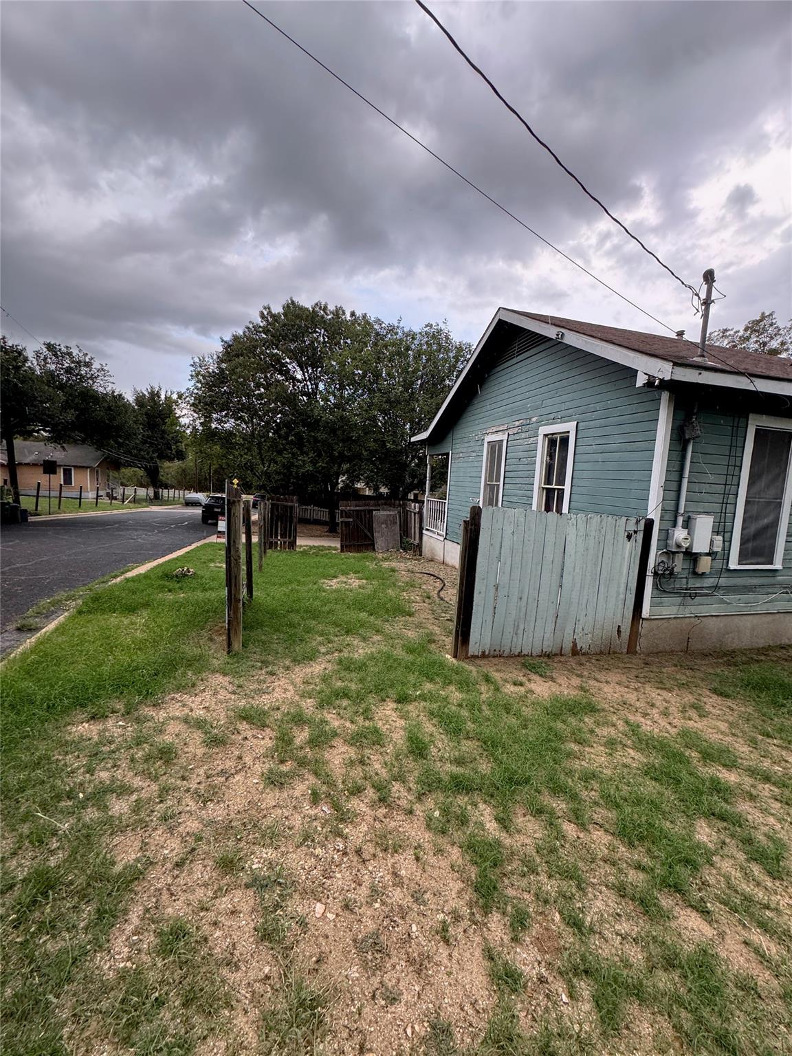 2503 Walter St Property Photo 7