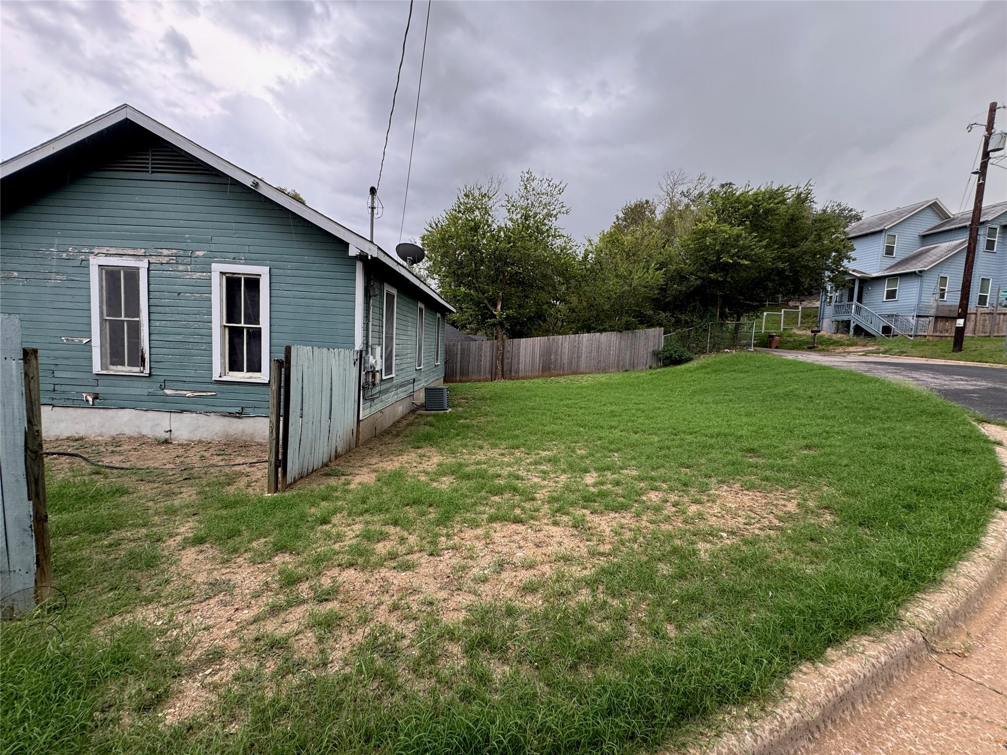 2503 Walter St Property Photo 8