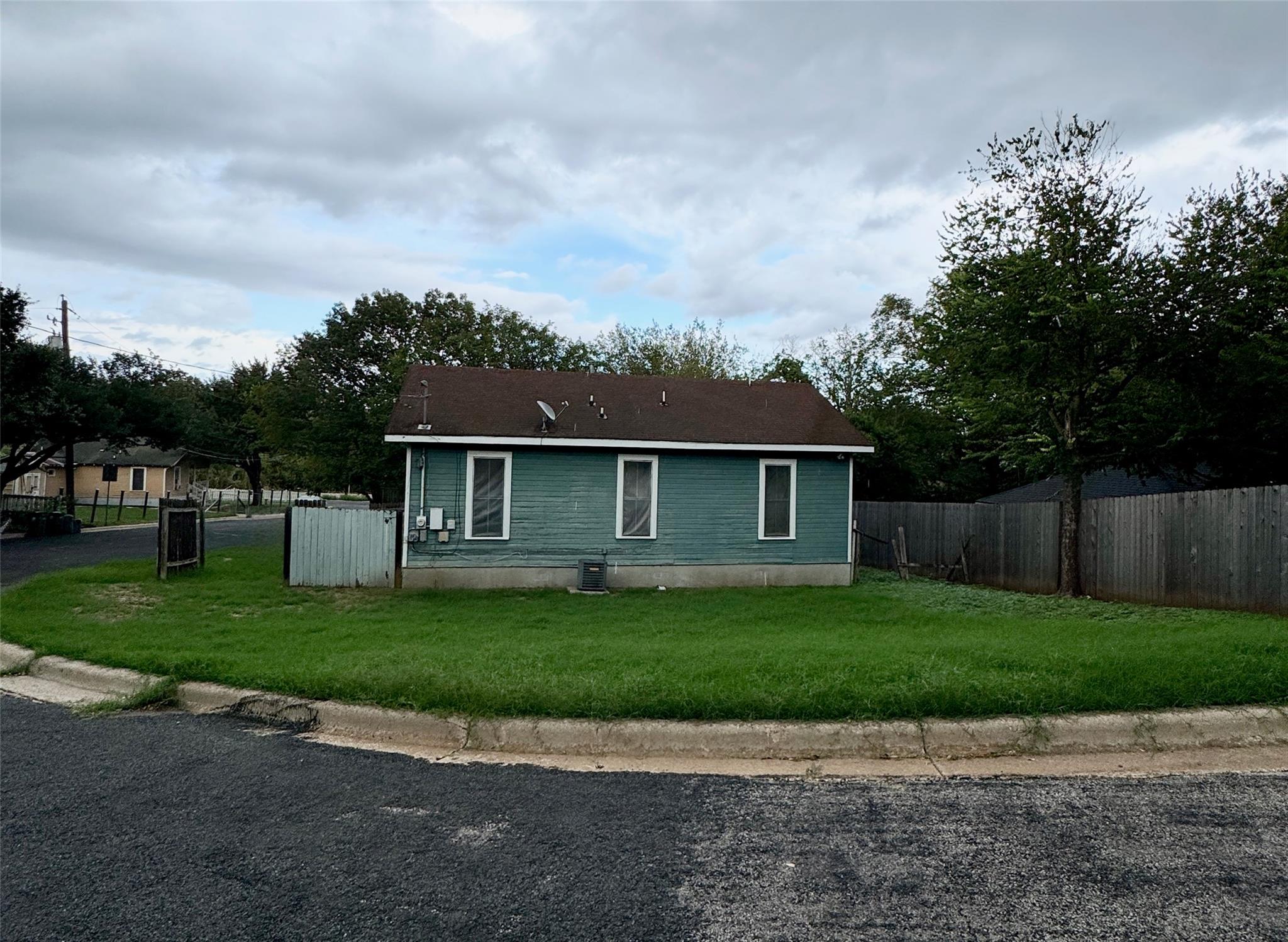 2503 Walter St Property Photo 9