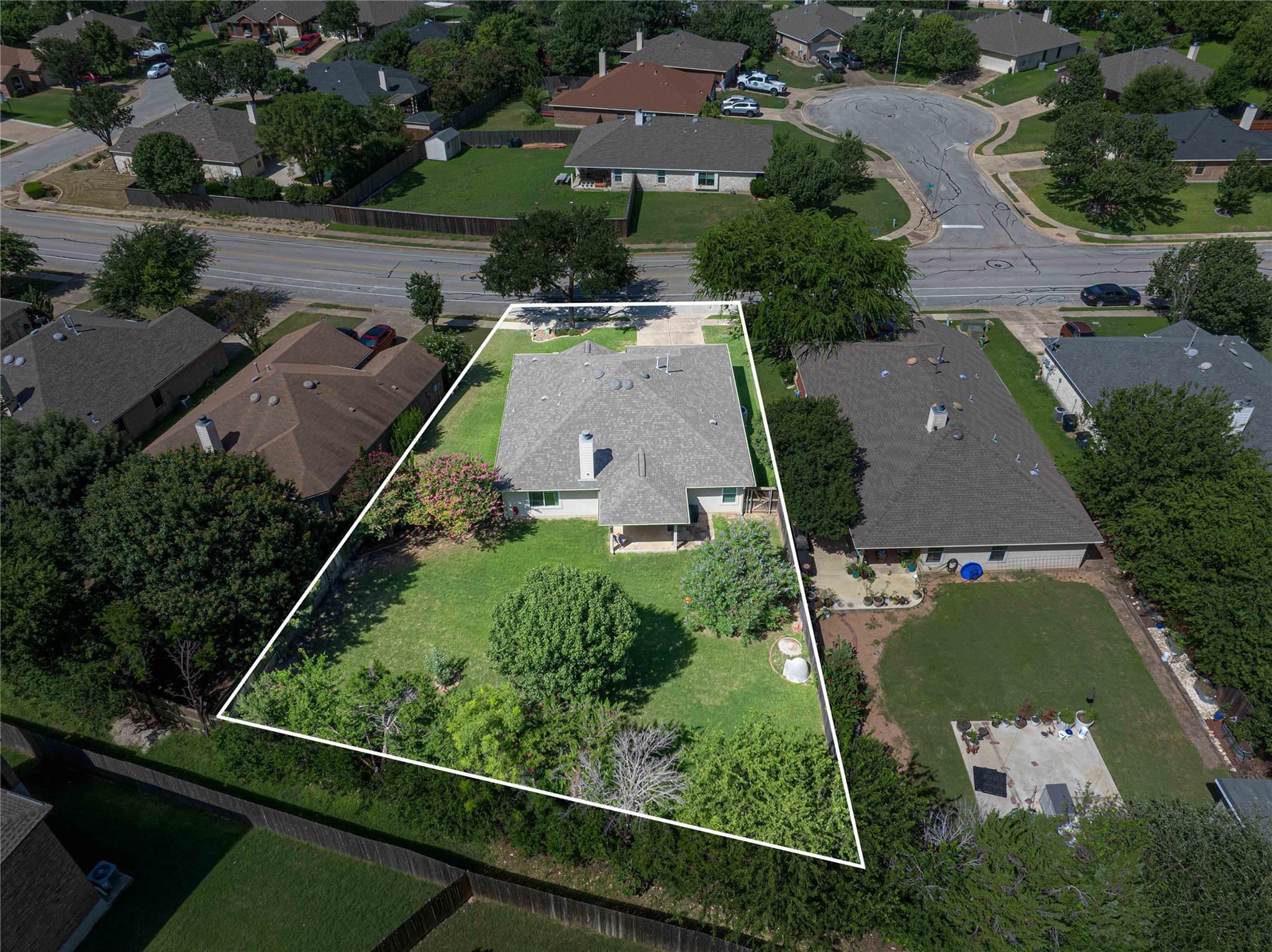 1408 Ridgewood Dr Property Photo 2