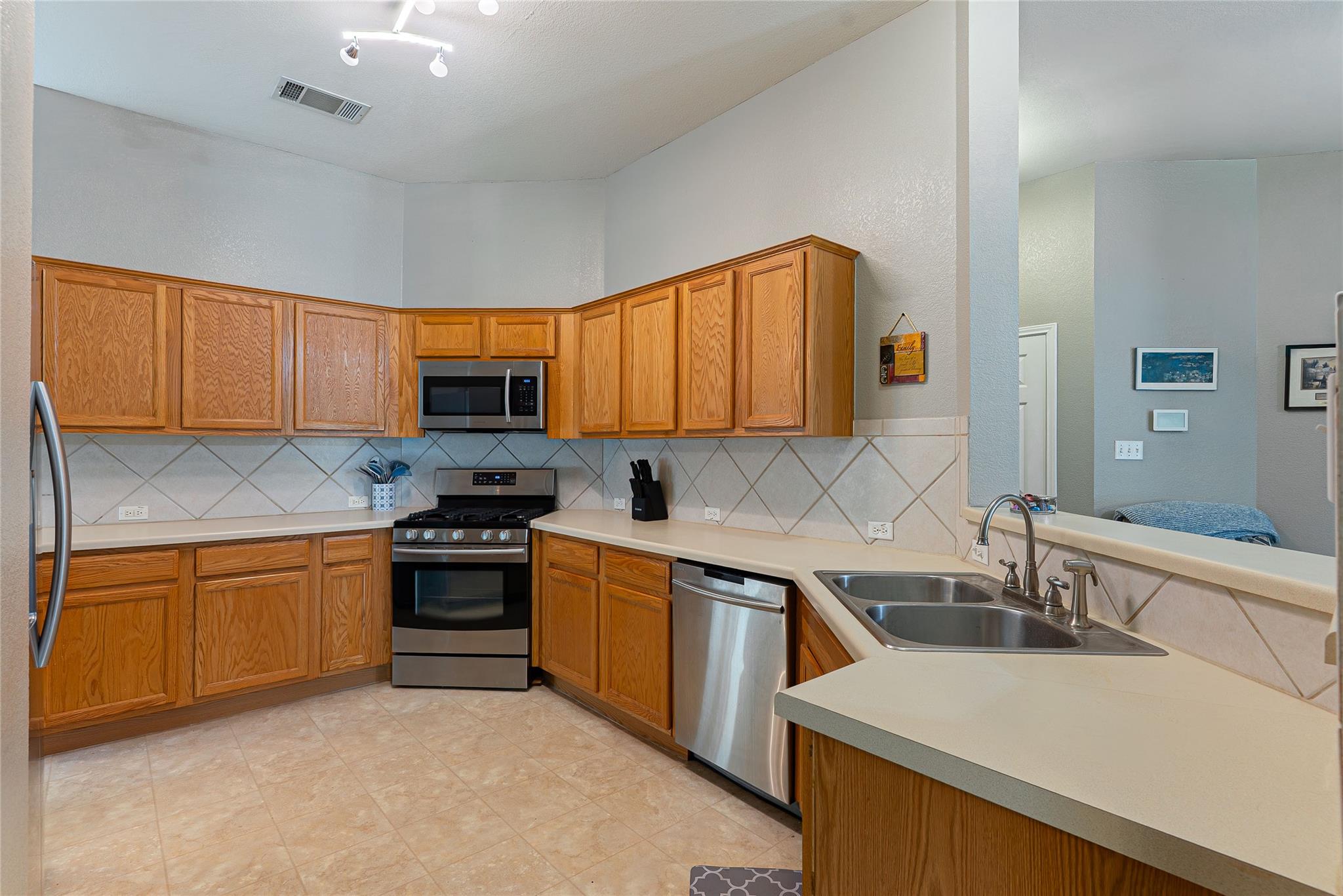 1408 Ridgewood Dr Property Photo 10