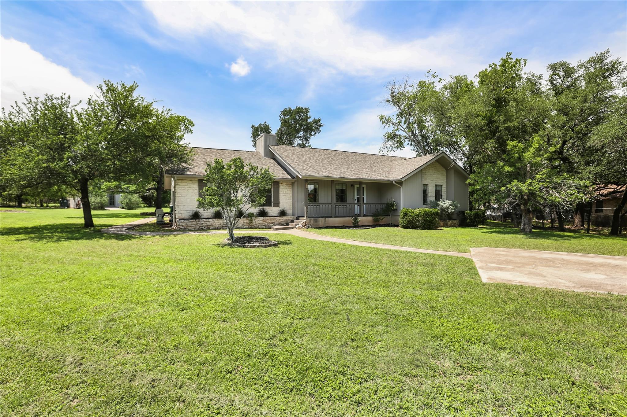 402 Post Oak Ln Property Photo 3