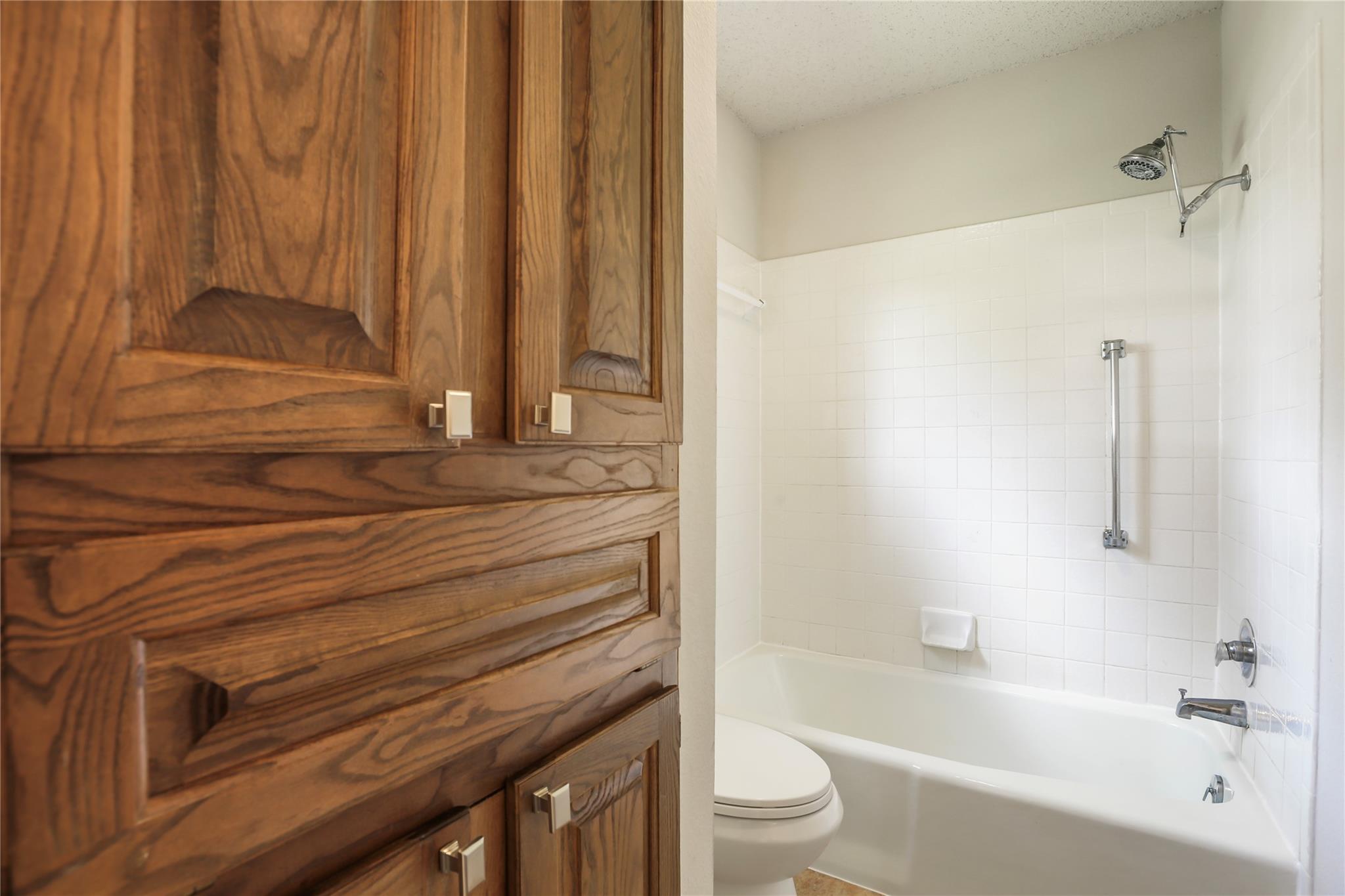 402 Post Oak Ln Property Photo 15