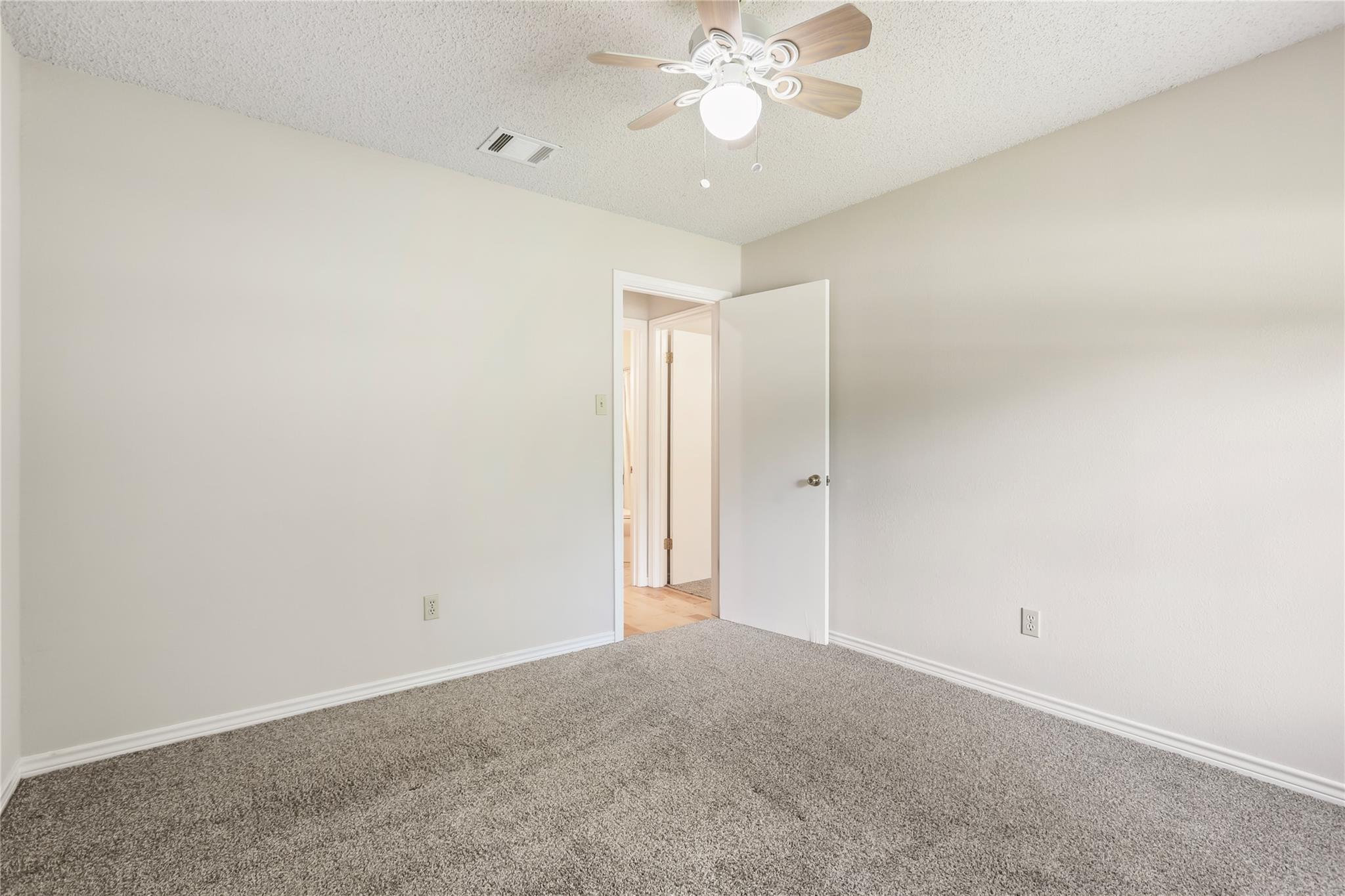402 Post Oak Ln Property Photo 17