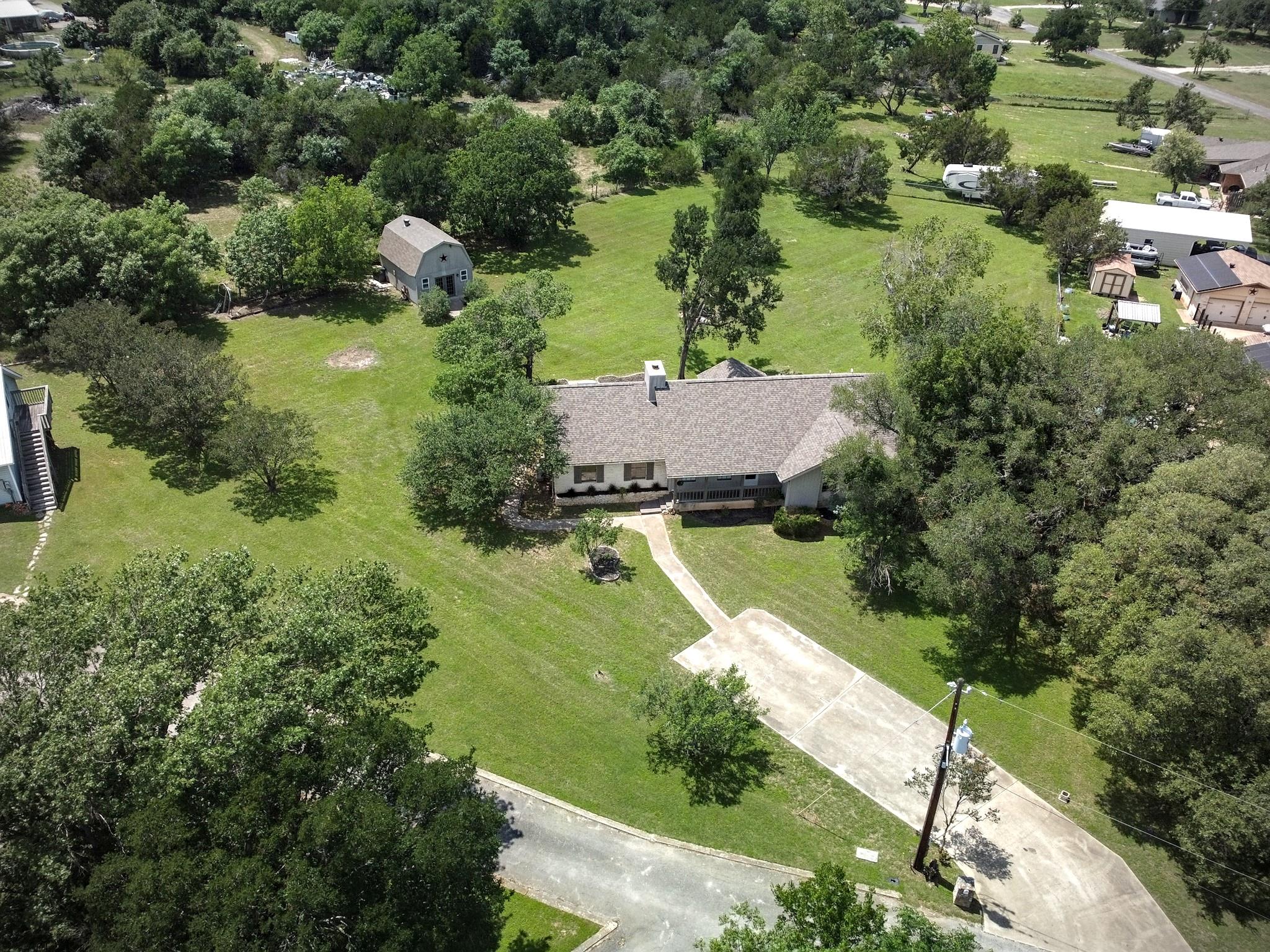402 Post Oak Ln Property Photo 30