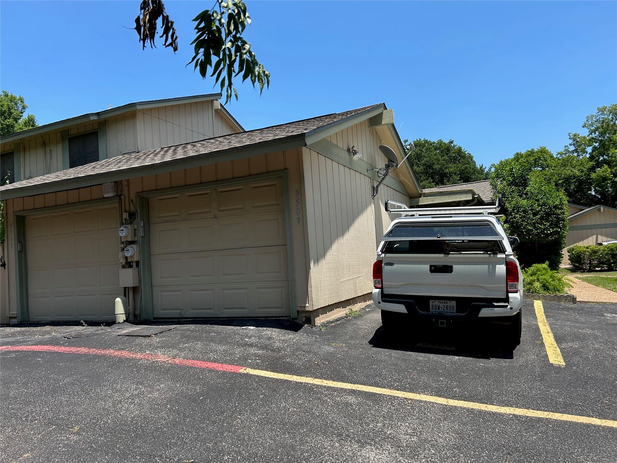 9509 Blue Creek Ln Property Photo 2