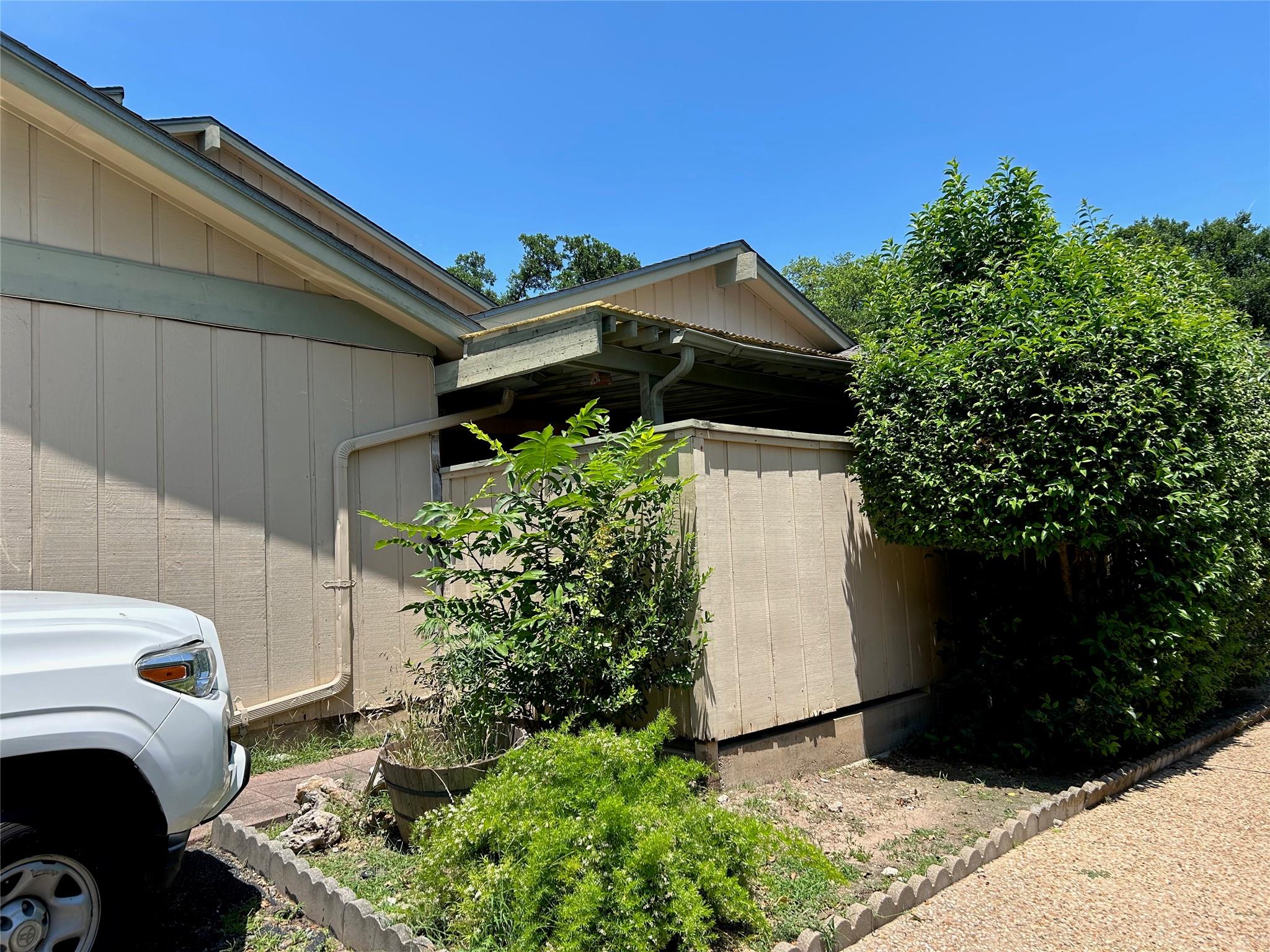 9509 Blue Creek Ln Property Photo 22