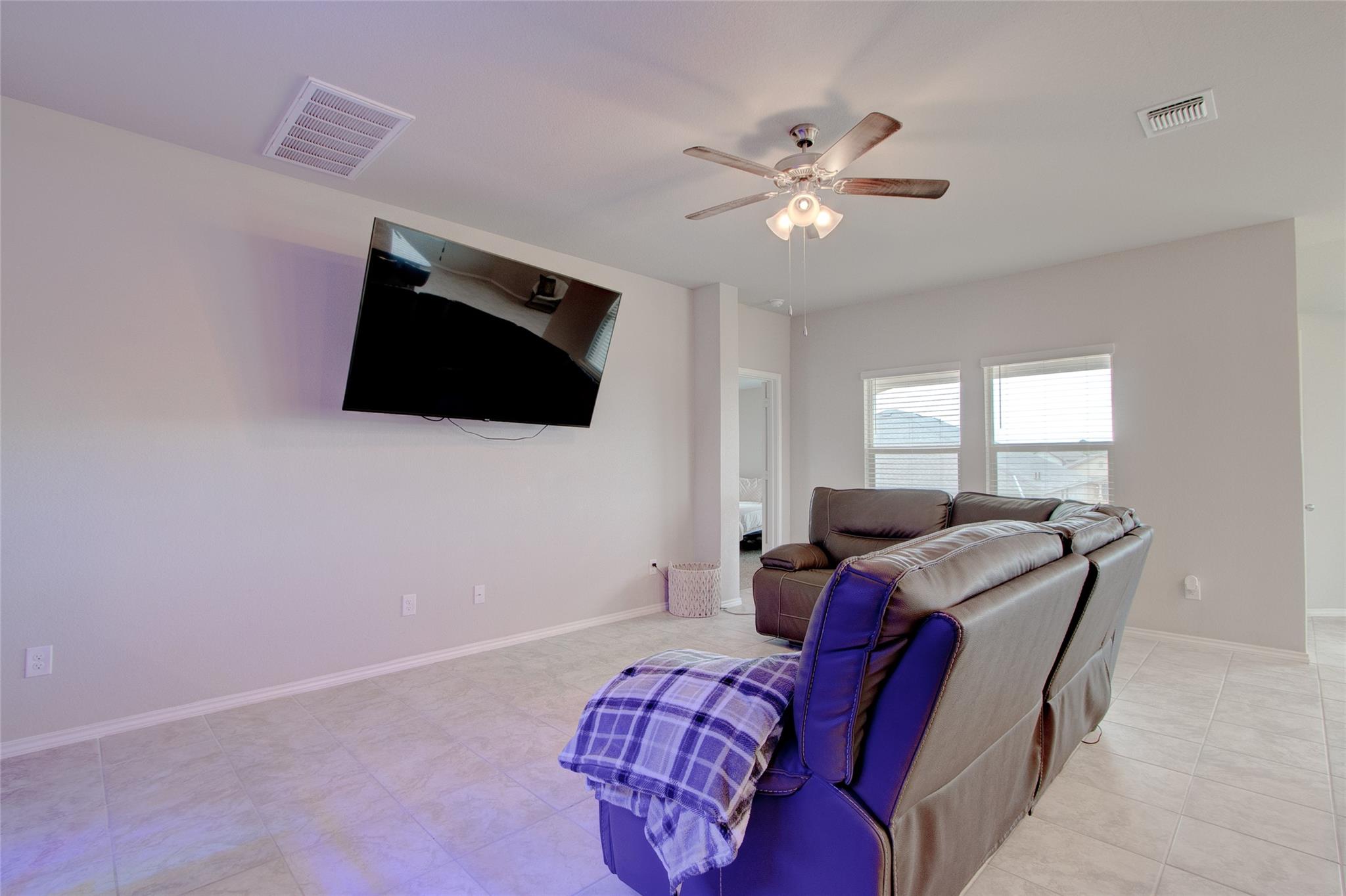 1317 Cesarina St Property Photo 3