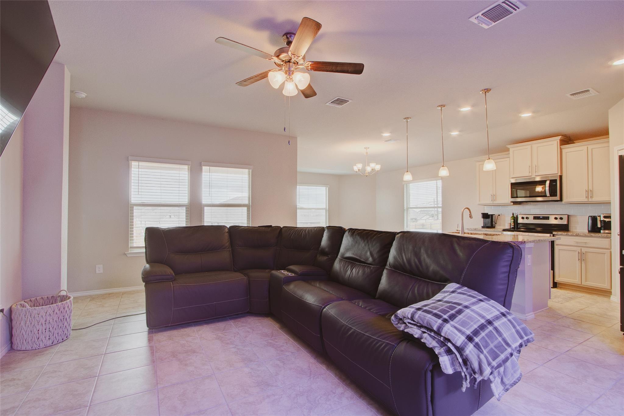 1317 Cesarina St Property Photo 5