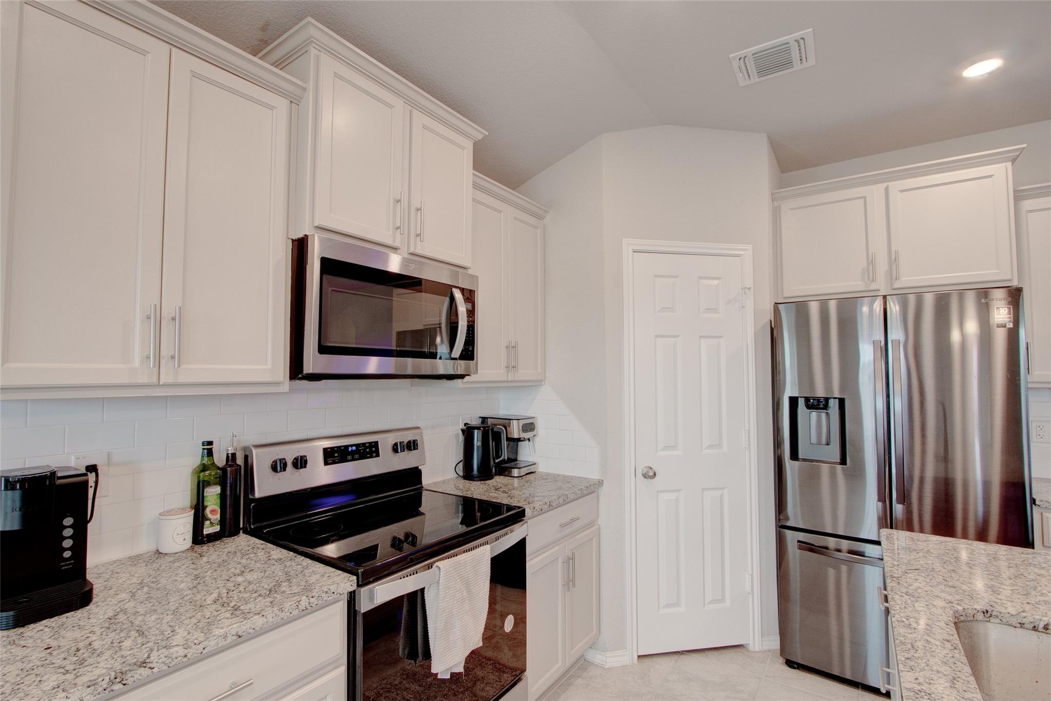 1317 Cesarina St Property Photo 7