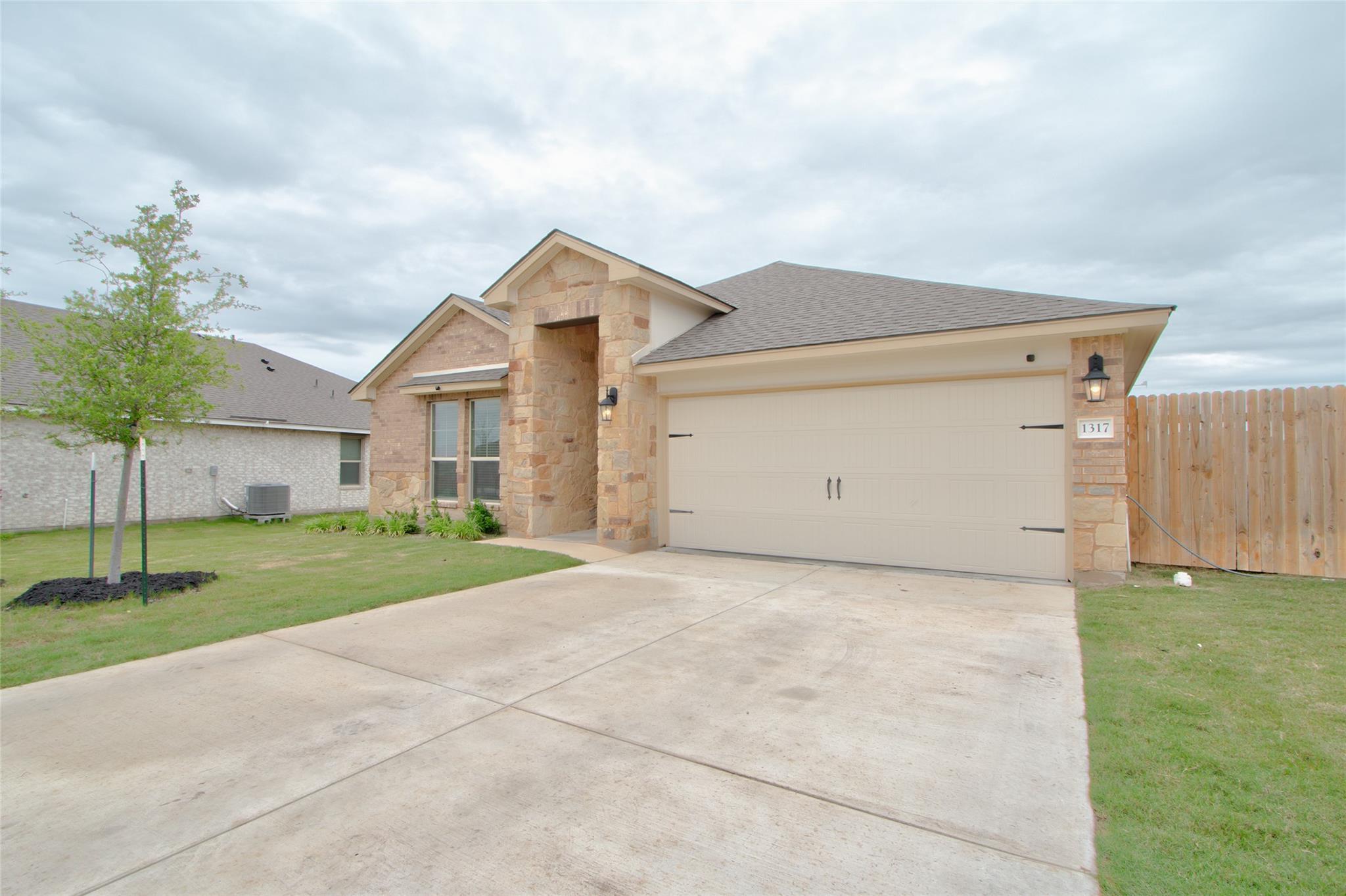1317 Cesarina St Property Photo 36