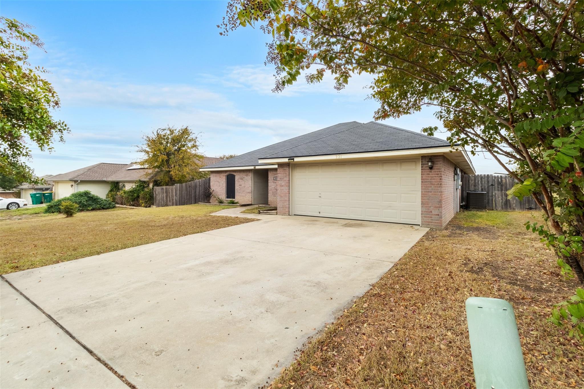 221 Timber Ridge Dr Property Photo 3