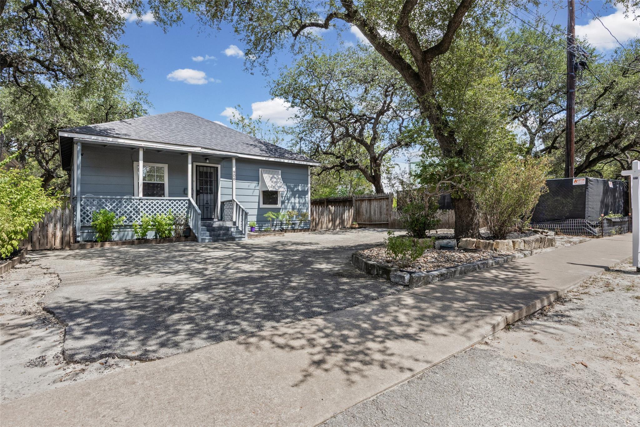 906 W Elizabeth St Property Photo 6