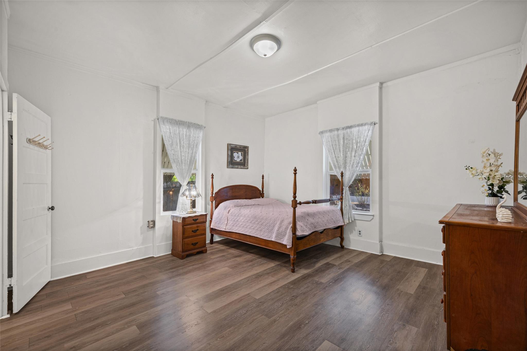 906 W Elizabeth St Property Photo 15