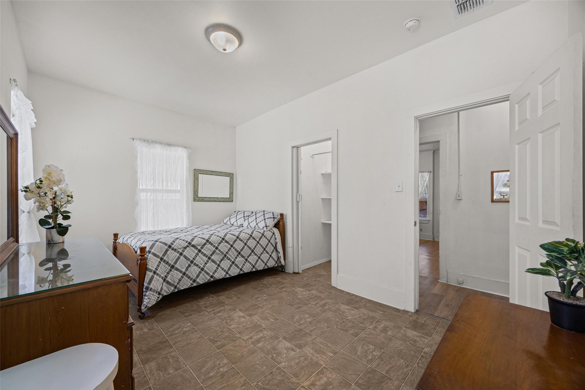 906 W Elizabeth St Property Photo 17