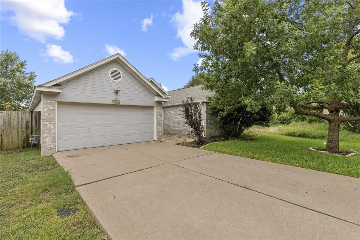 206 Evergreen Cir Property Photo 2