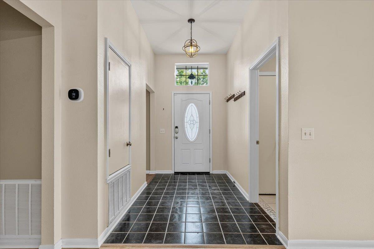 206 Evergreen Cir Property Photo 4