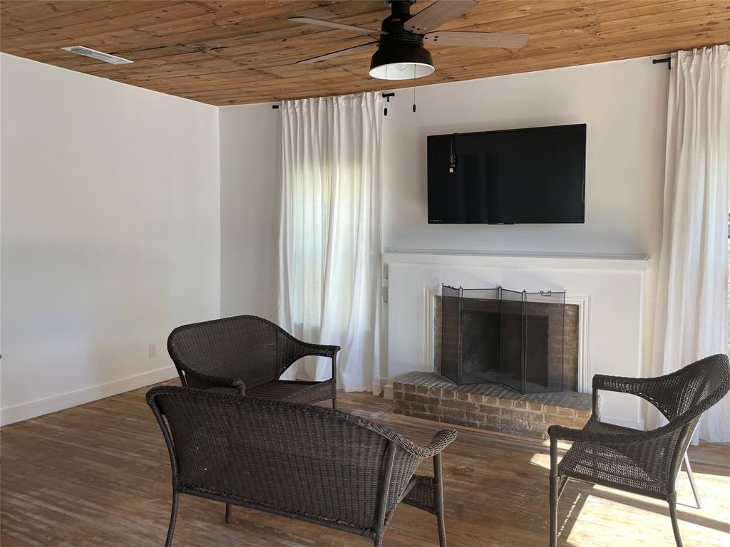 1233 Delano St Property Photo 1