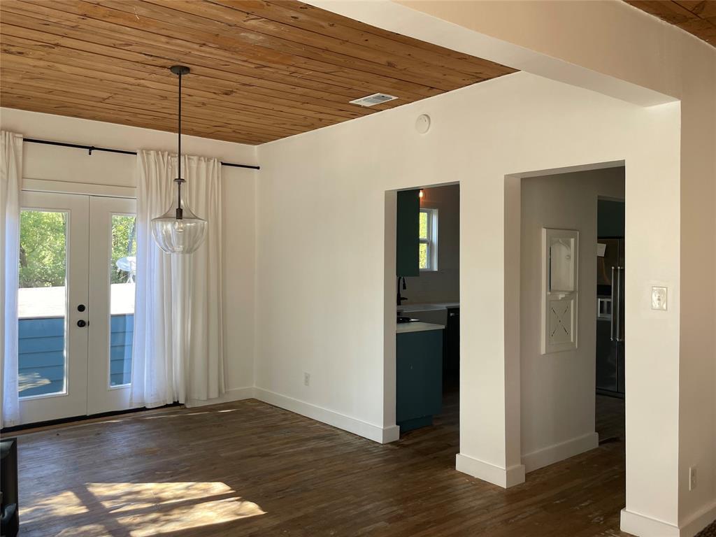 1233 Delano St Property Photo 3