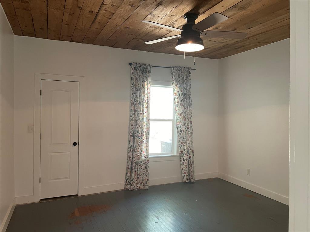 1233 Delano St Property Photo 18