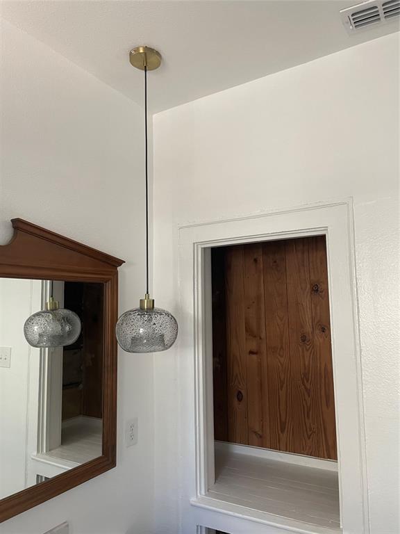 1233 Delano St Property Photo 21
