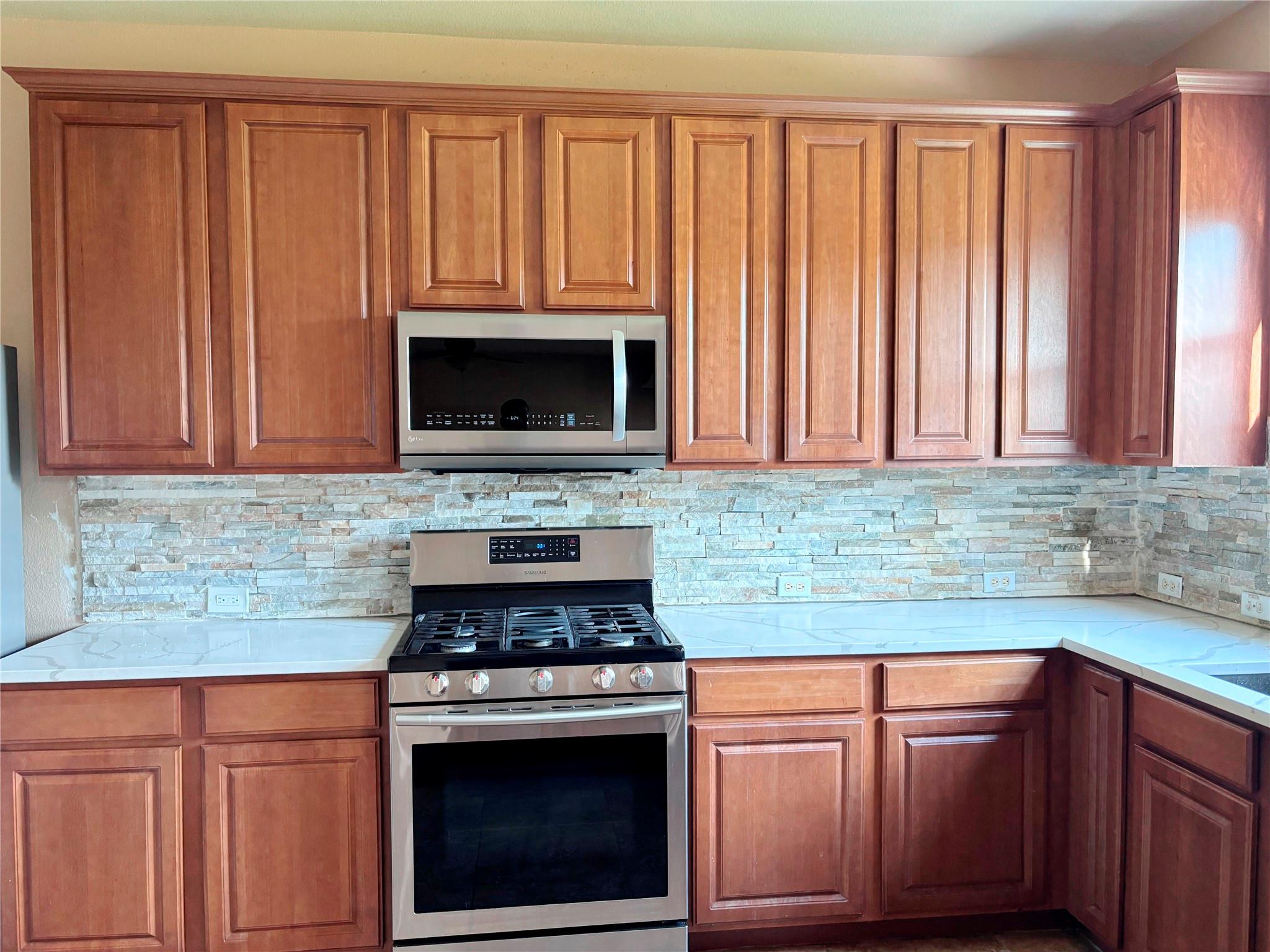 4116 Meadow Bluff Way Property Photo 4