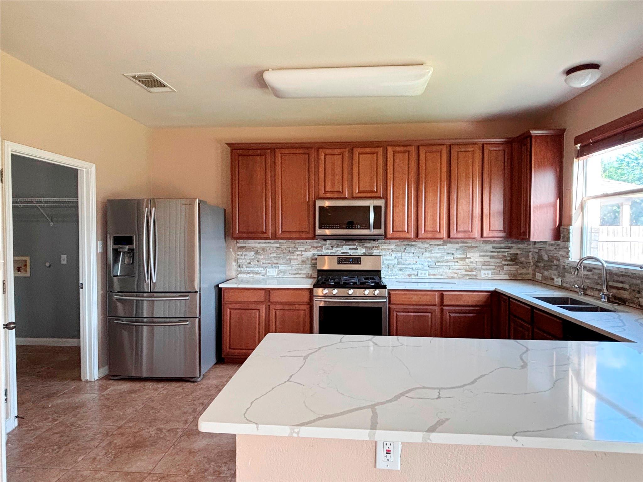 4116 Meadow Bluff Way Property Photo 10
