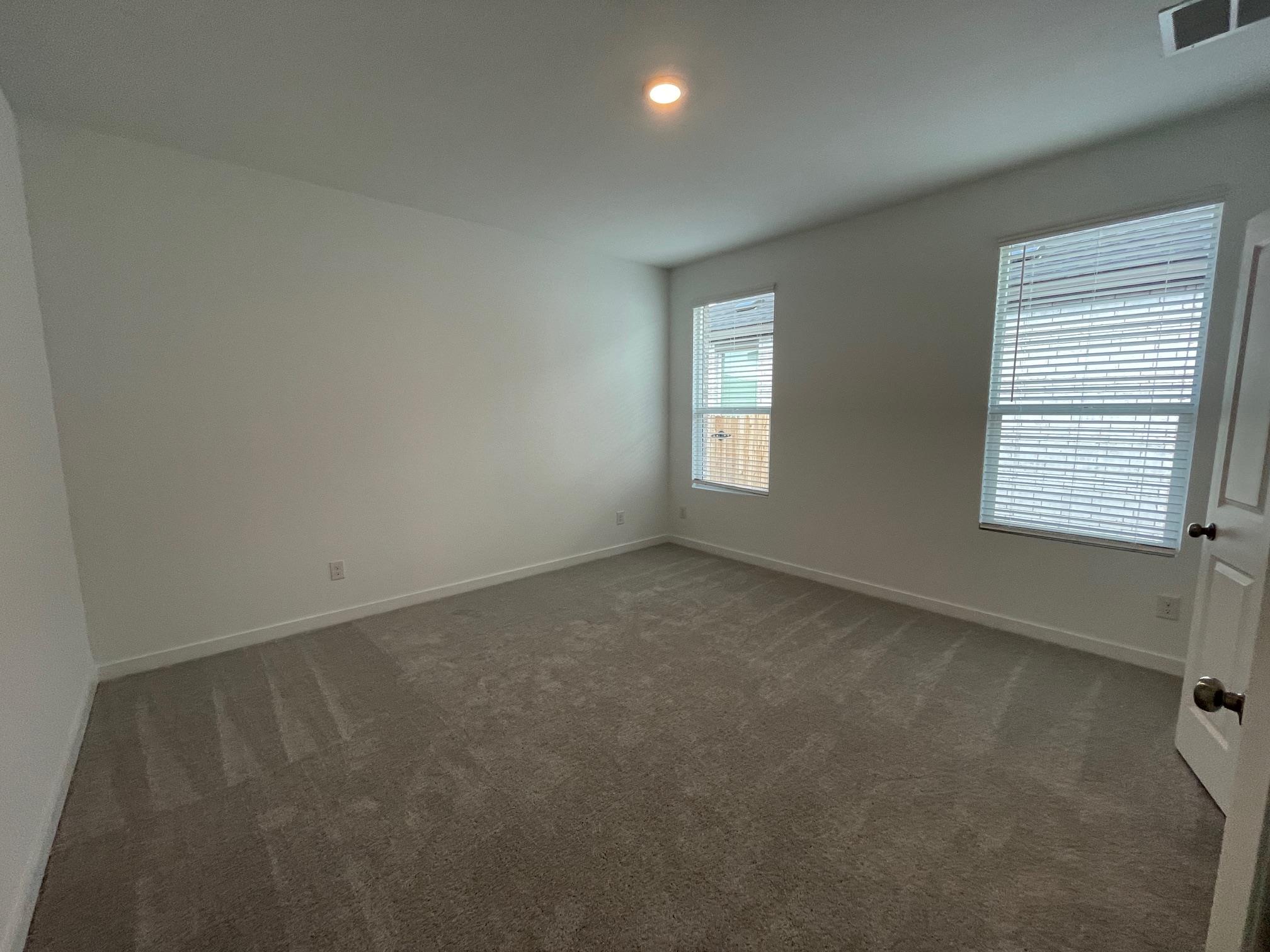 196 Seabreeze St Property Photo 4