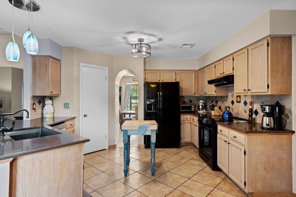 2111 Stallion Springs Dr Property Photo 29