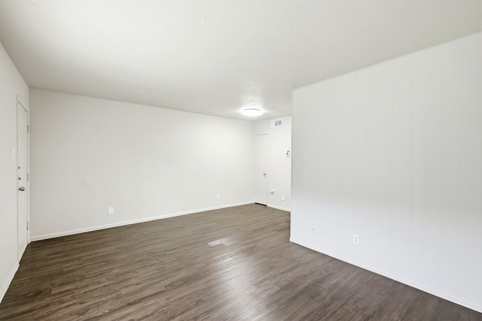 2319 Greenfield Pkwy #210 Property Photo 6