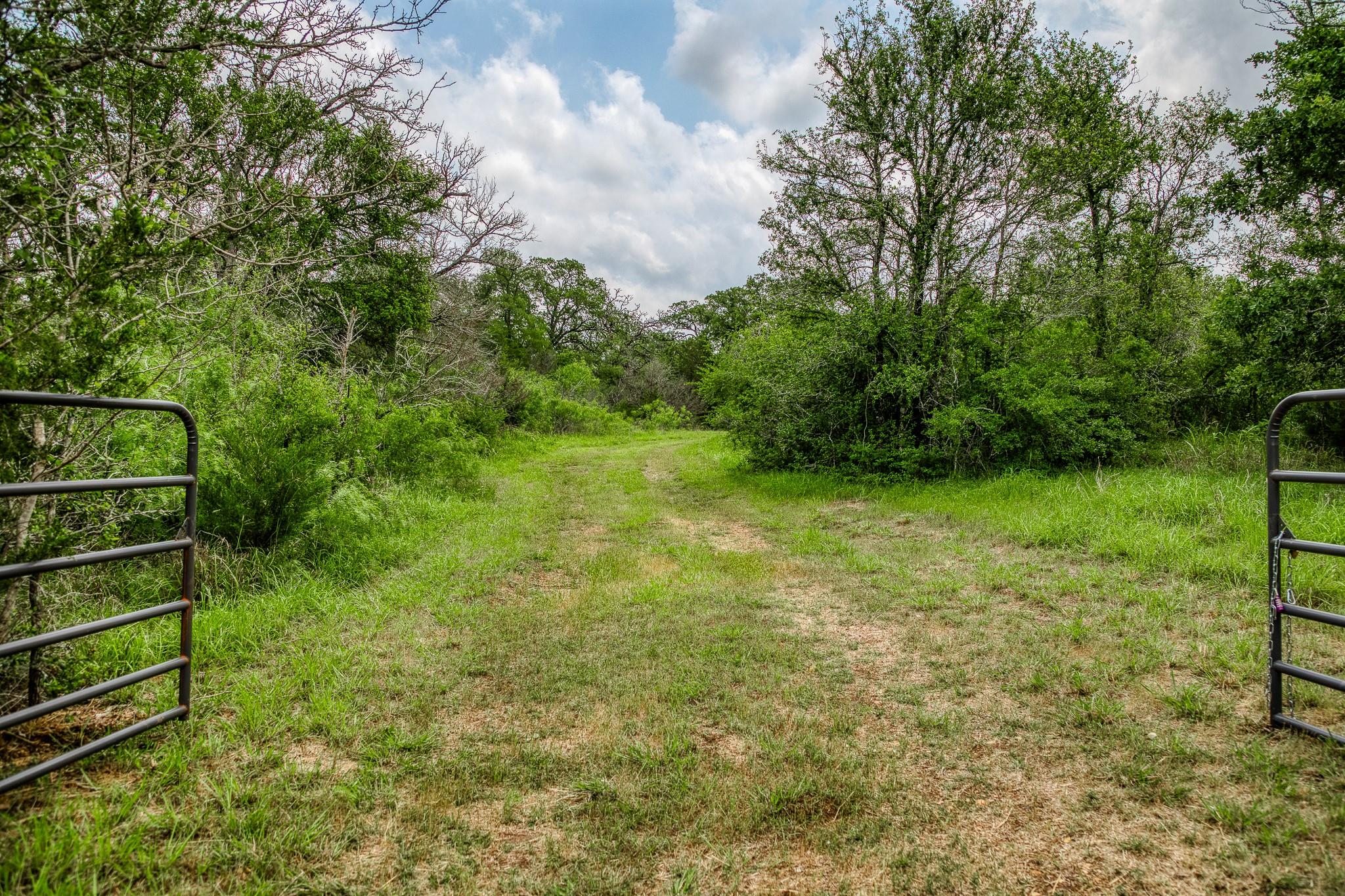 1136 Private Road 4291 Property Photo 4