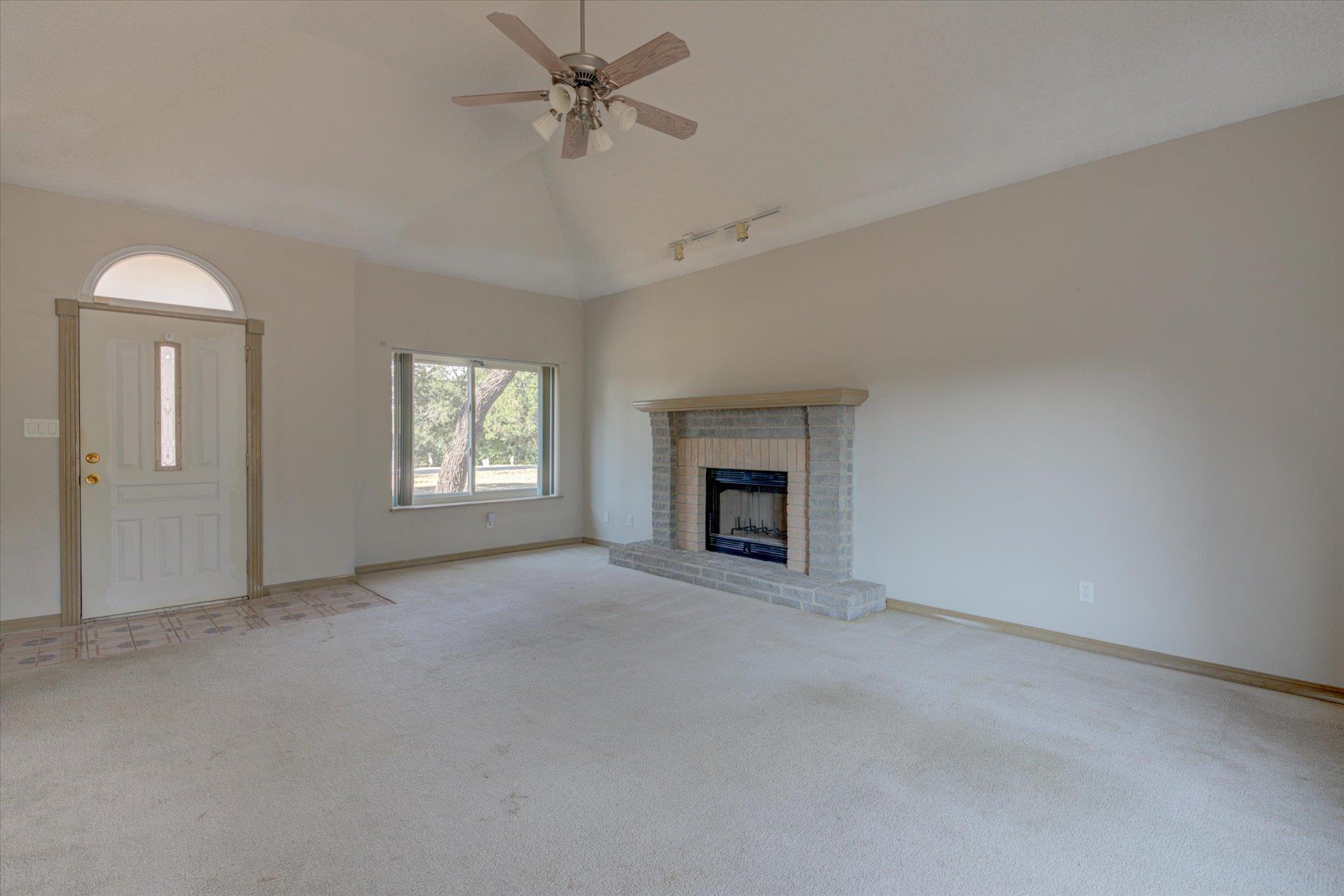 9402 Claxton Dr Property Photo 4
