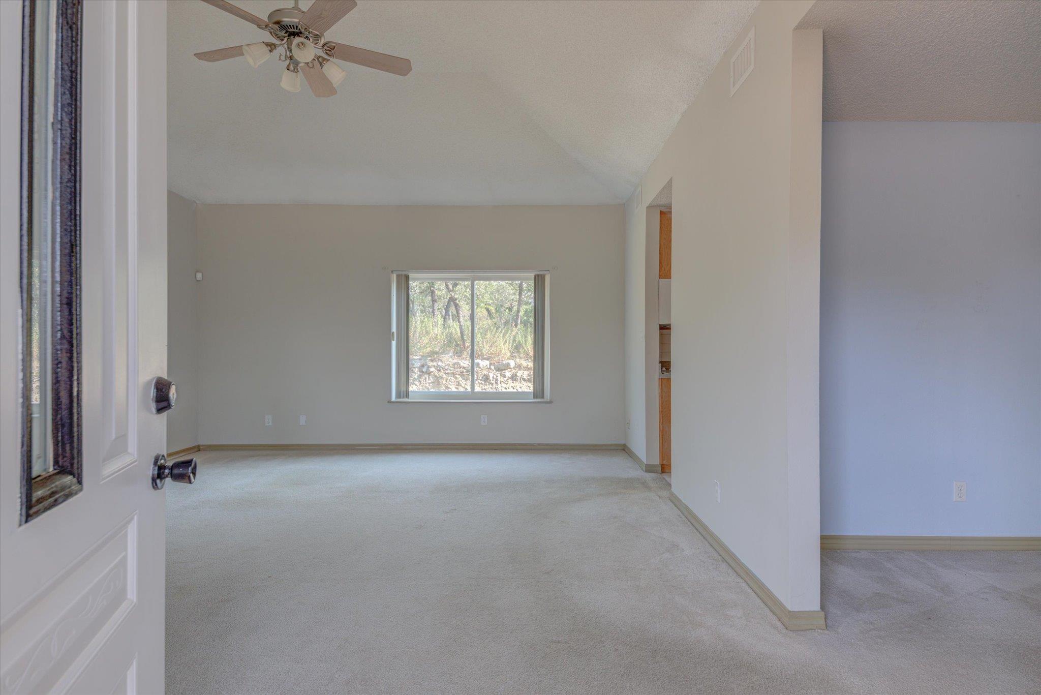9402 Claxton Dr Property Photo 5