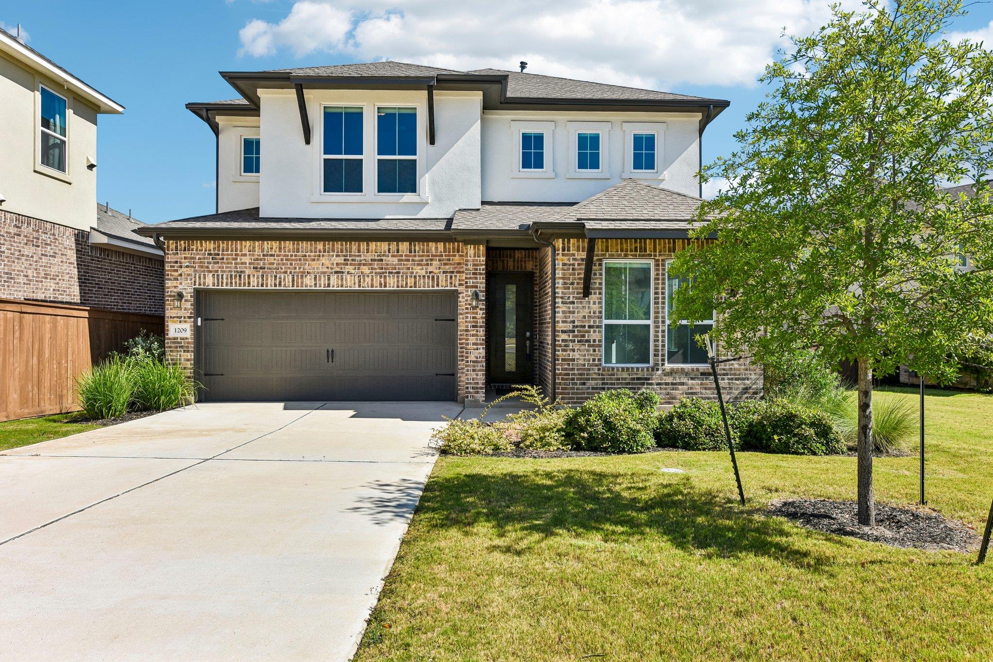 1209 Willie Ranch Way Property Photo 1