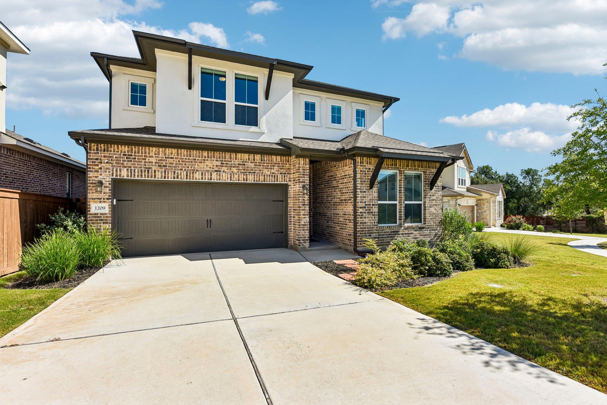 1209 Willie Ranch Way Property Photo 2