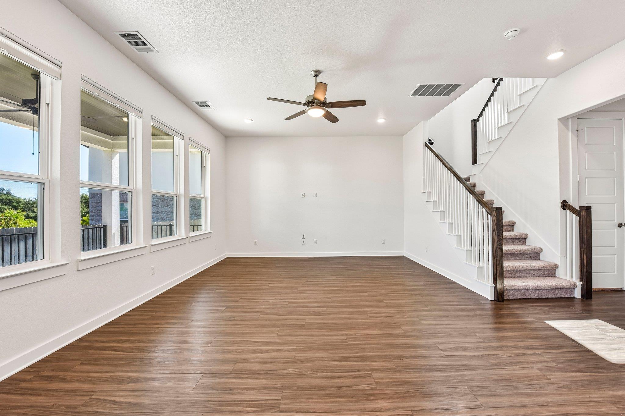 1209 Willie Ranch Way Property Photo 4