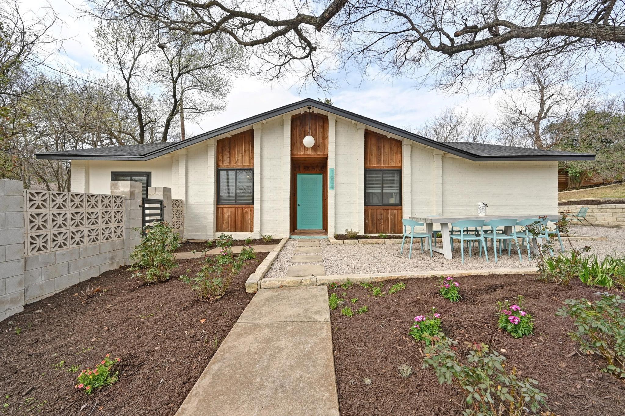 1604 Adriane Dr Property Photo 2