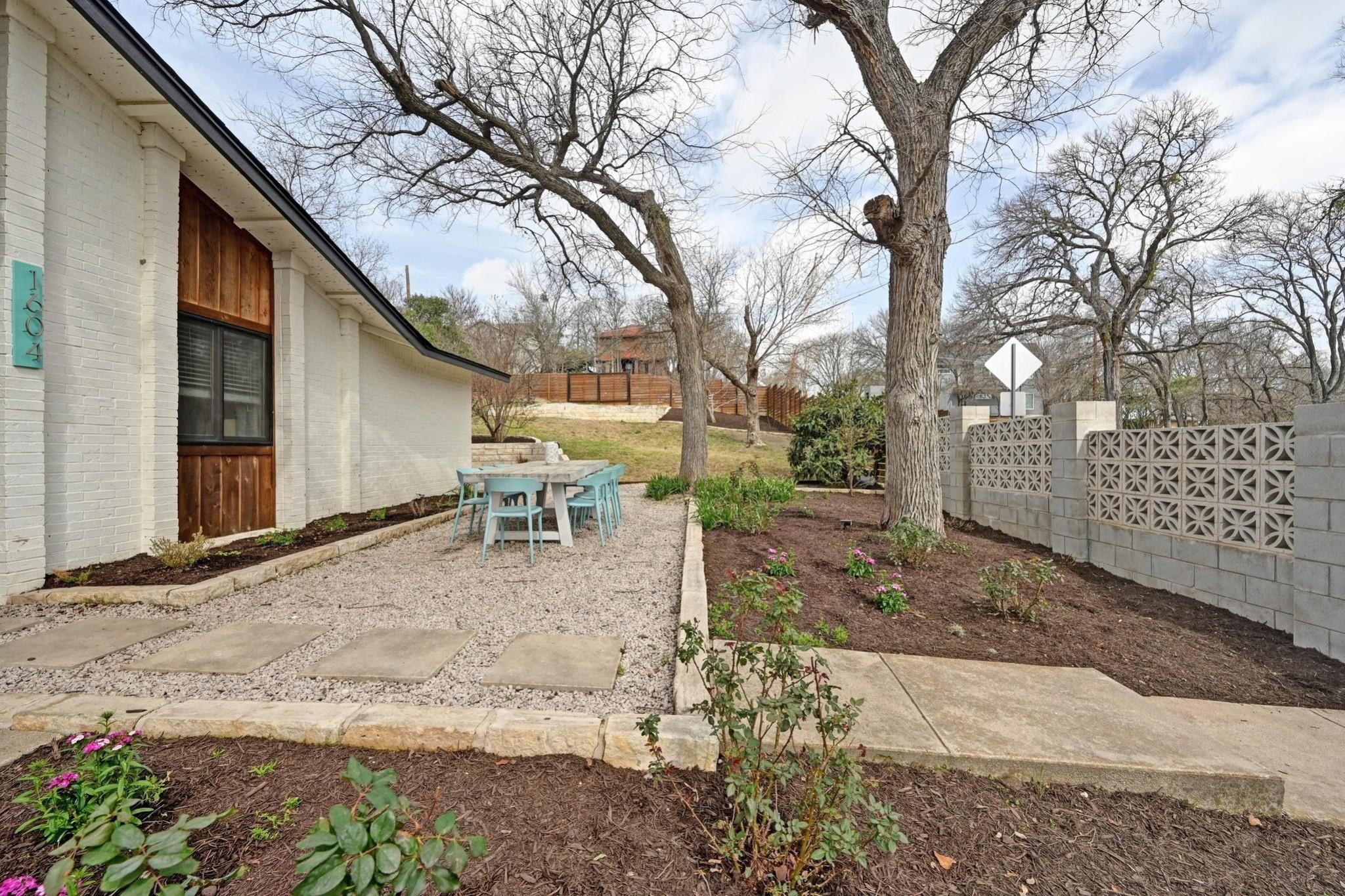 1604 Adriane Dr Property Photo 33