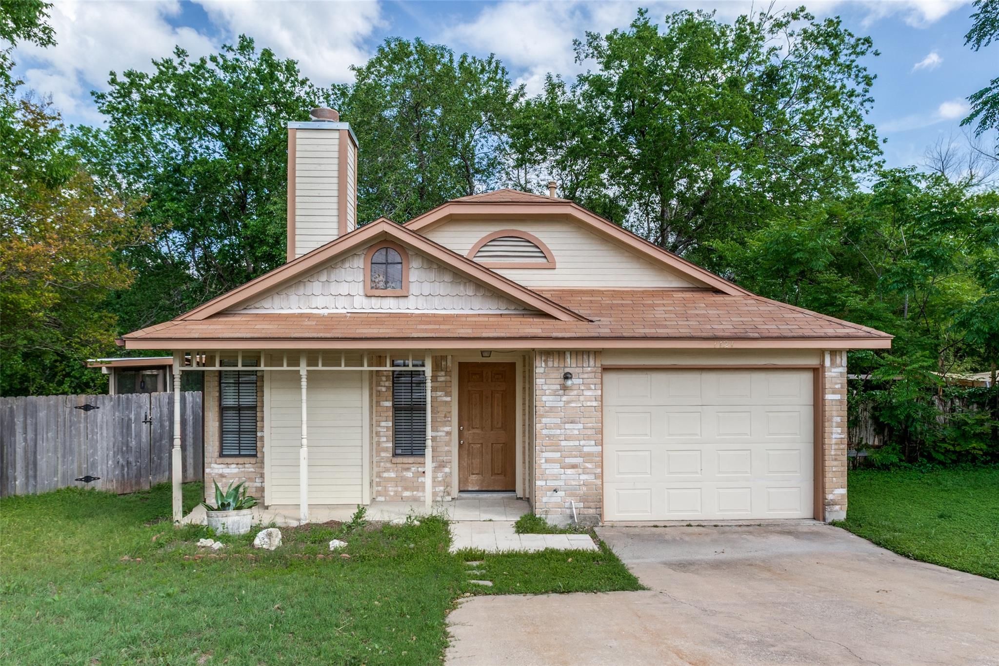 1121 Peggotty Pl Property Photo 1